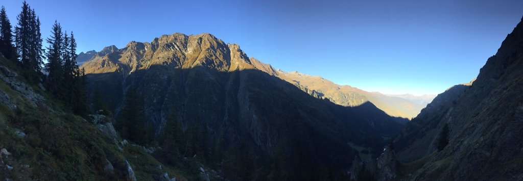 Fionnay, Ecurie du Crêt, Col de Sarshlau, Le Dâ, Col du Bec d'Aigle, Louvie (26.09.2018)